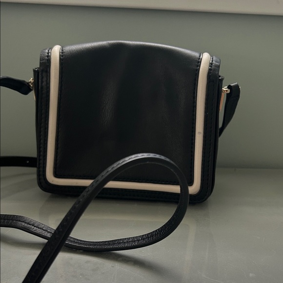 Kate Spade Black and Cream Bow Crossbody Bag - Picture 2 of 4